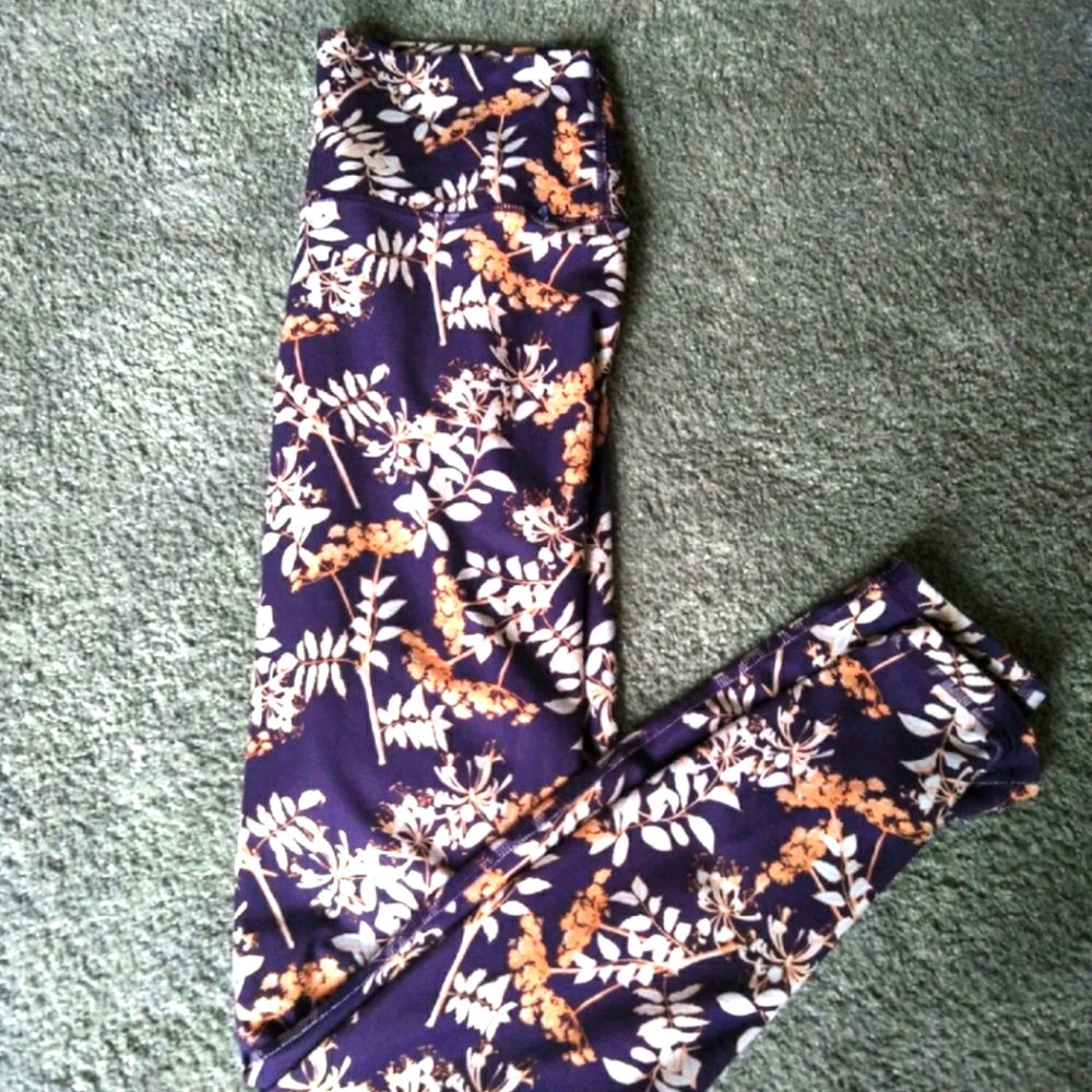 Fablectics leggings. Purple floral prints. S.